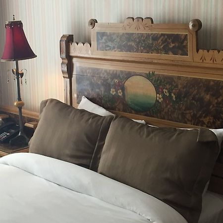 The Golden Lamb Hotel Ливан Екстериор снимка