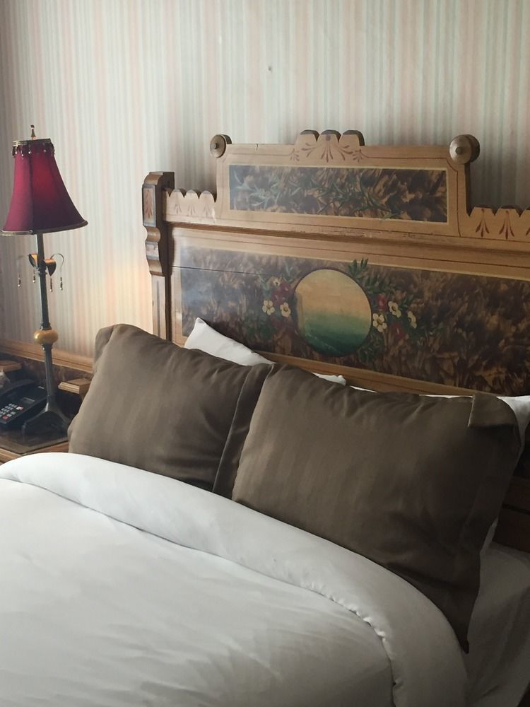 The Golden Lamb Hotel Ливан Екстериор снимка