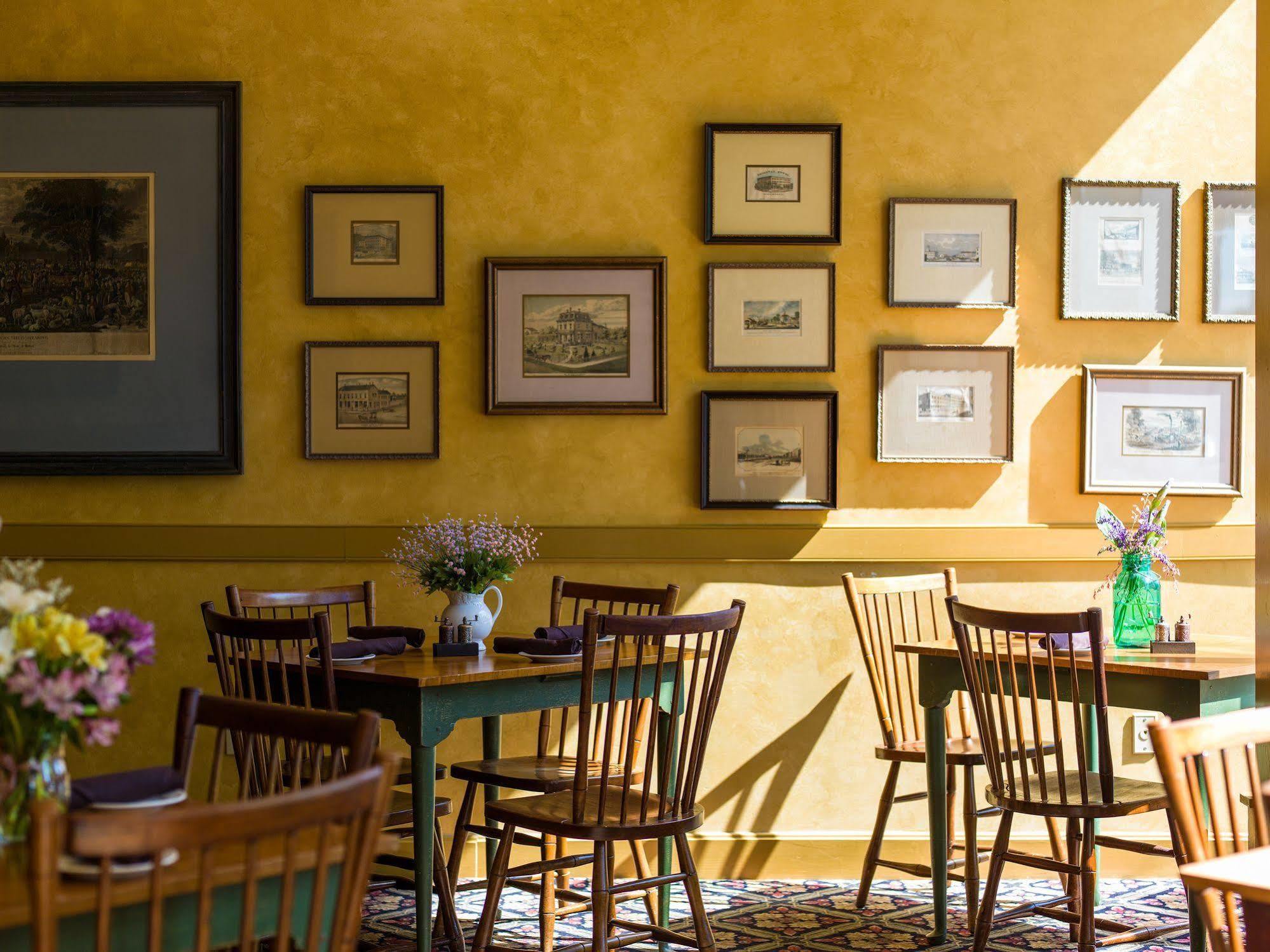 The Golden Lamb Hotel Ливан Екстериор снимка