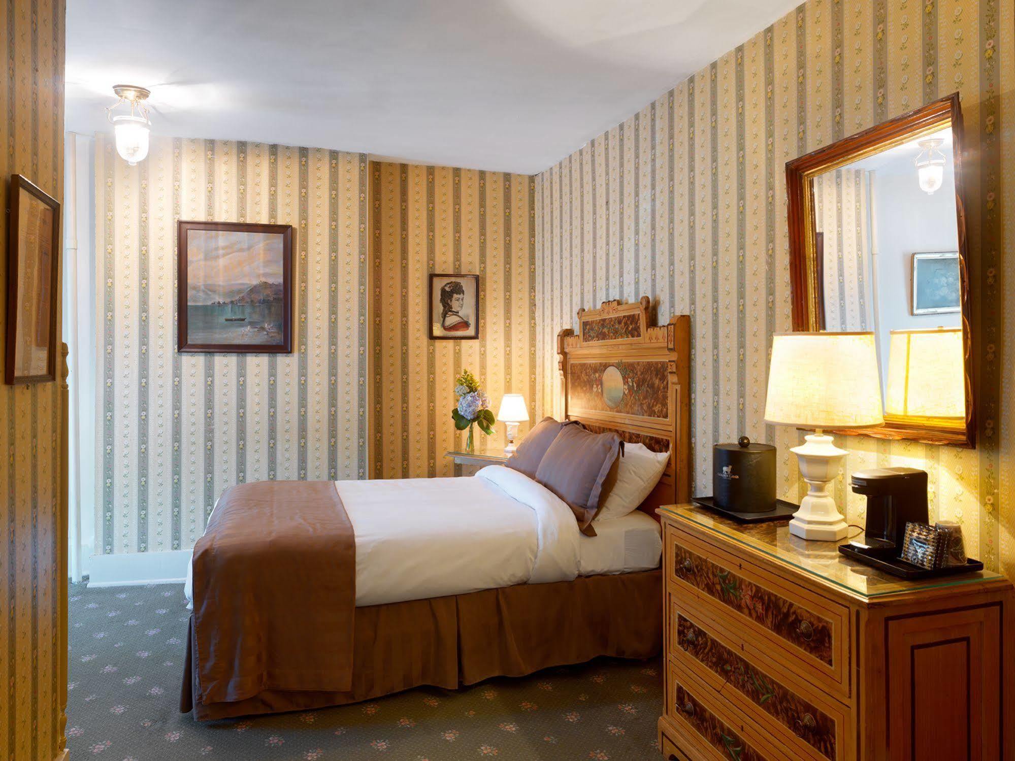 The Golden Lamb Hotel Ливан Екстериор снимка