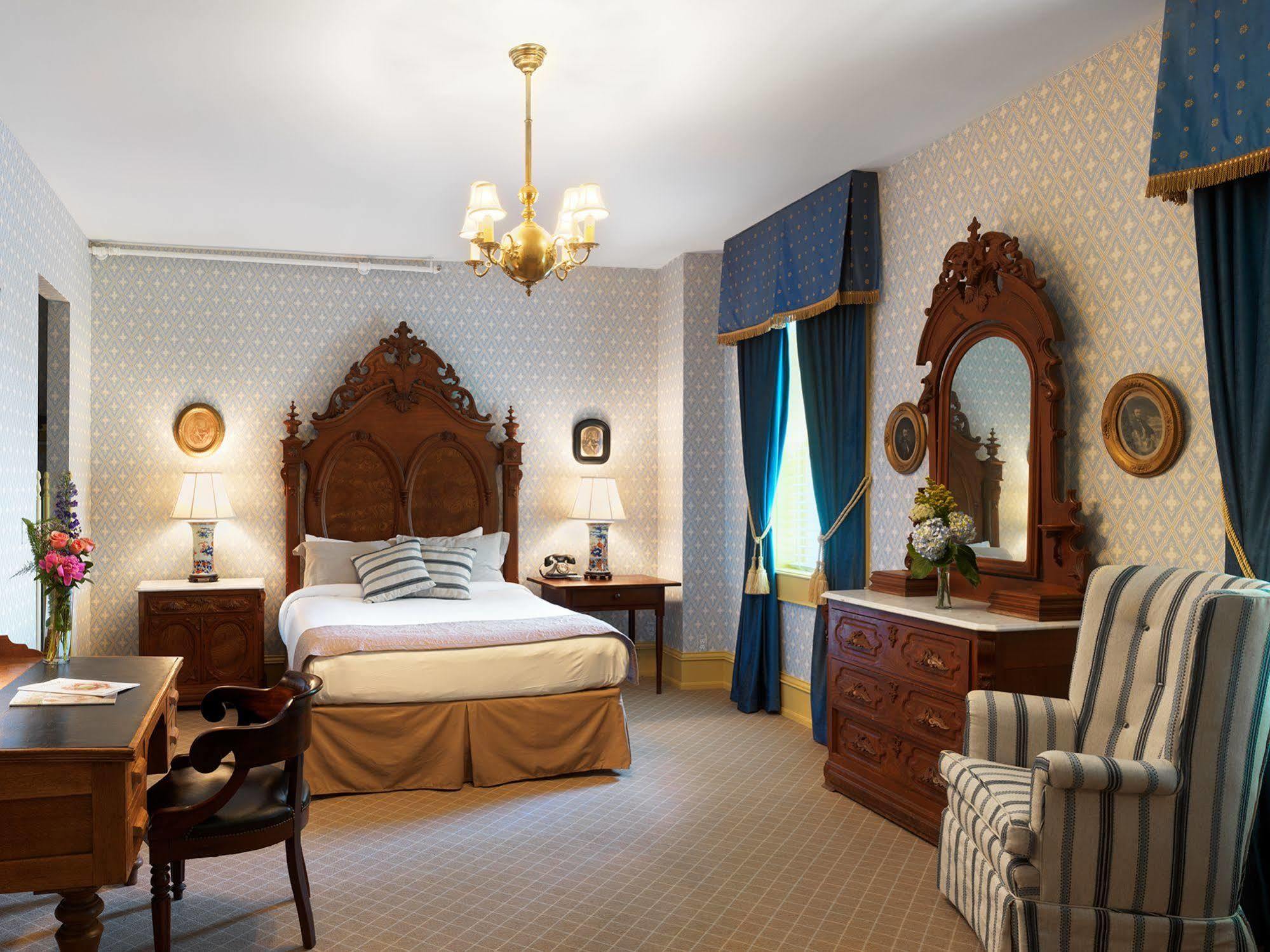 The Golden Lamb Hotel Ливан Екстериор снимка