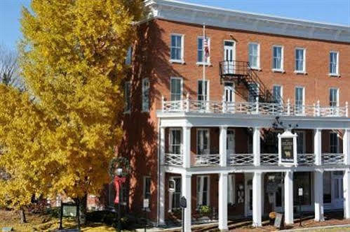 The Golden Lamb Hotel Ливан Екстериор снимка